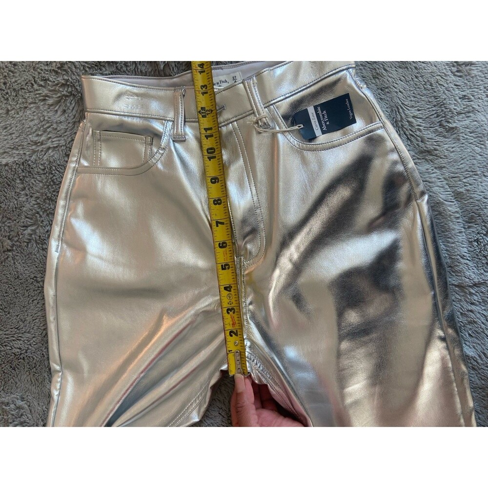 Abercrombie And Fitch High Rise the 90’s Relaxed Leather Pants Silver Glam 4 NWT - Picture 6 of 12